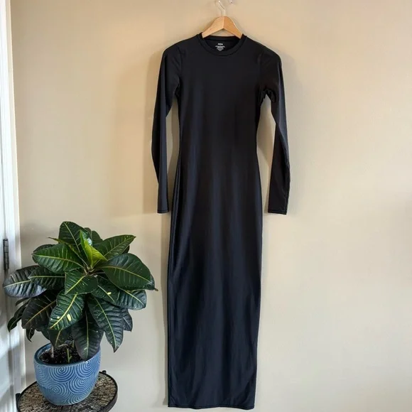 green emerald velvet dress Long Sleeve Crewneck Dress | ÉTERNE main image 1